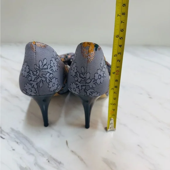 Tory Burch Floral Bow Heels in Gray and Yellow - Picture 10 of 11